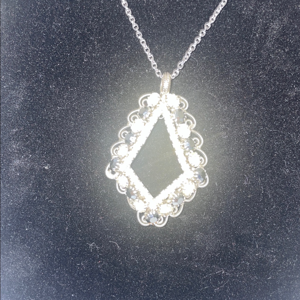 Elegant Silver Pendant Necklace692